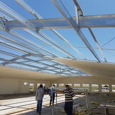 Pintura Pecuária Casa de fazenda Soldar parafuso Armazém de aço pré-fabricado