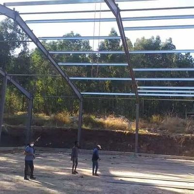 Armazém de estruturas de aço pré-fabricadas para construção personalizada com painel à prova de fogo