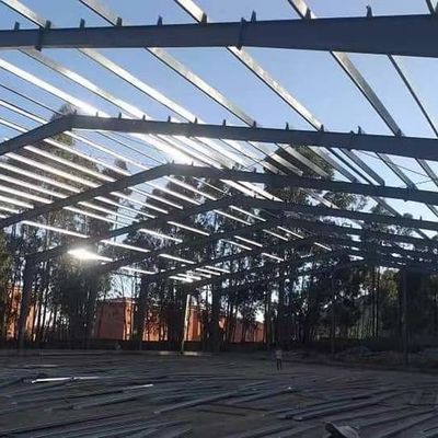 Armazém de estruturas de aço pré-fabricadas para construção personalizada com painel à prova de fogo