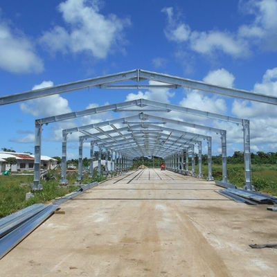 Oficina de aço com vela revestida de PVDF/PVC 150 km/h Carga e instalação de vento