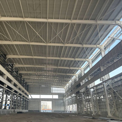 Casas pré-fabricadas residenciais de aço Chapa de aço ou painel de sanduíche Telhado e parede para soluções habitacionais duradouras